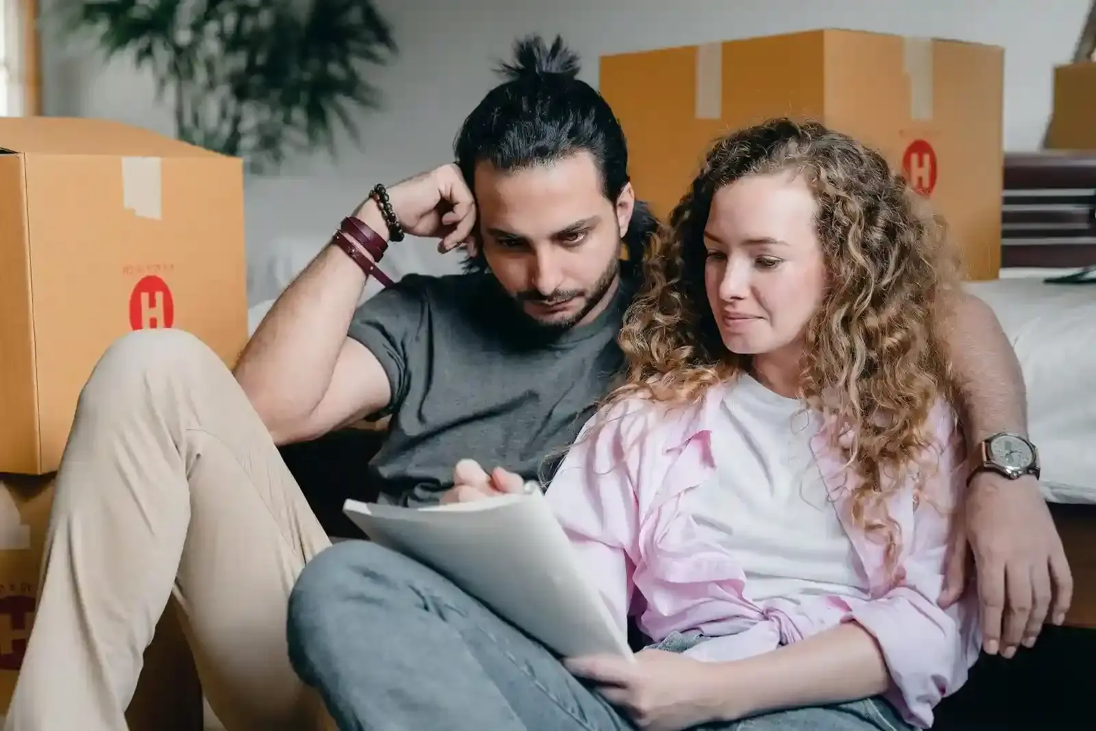 Picture 1 A woman and a man read new researches concerning the influence of the Covid pandemic