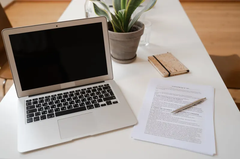 Completing divorce forms online from a laptop